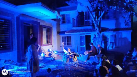 मानवी जीवनातील सर्व अंतर्बाह्य डबरीचे दर्शन घडविणारा पहिला आणि शेवटचा प्रयोग! – ‘डबर’ (Debris) dabar