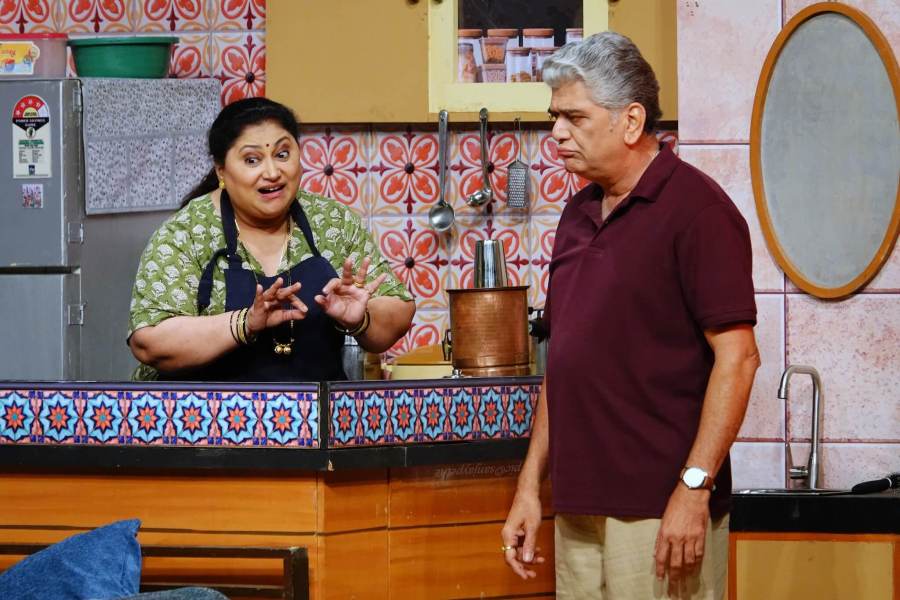 aataa thaambvaaicha kasa marathi natak photo 1