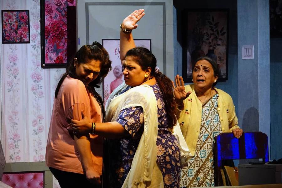 aataa thaambvaaicha kasa marathi natak photo 6
